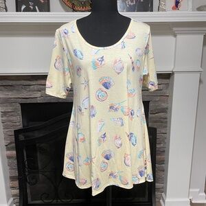 Adorable Medium LulaRoe Seashell Perfect T Like new!